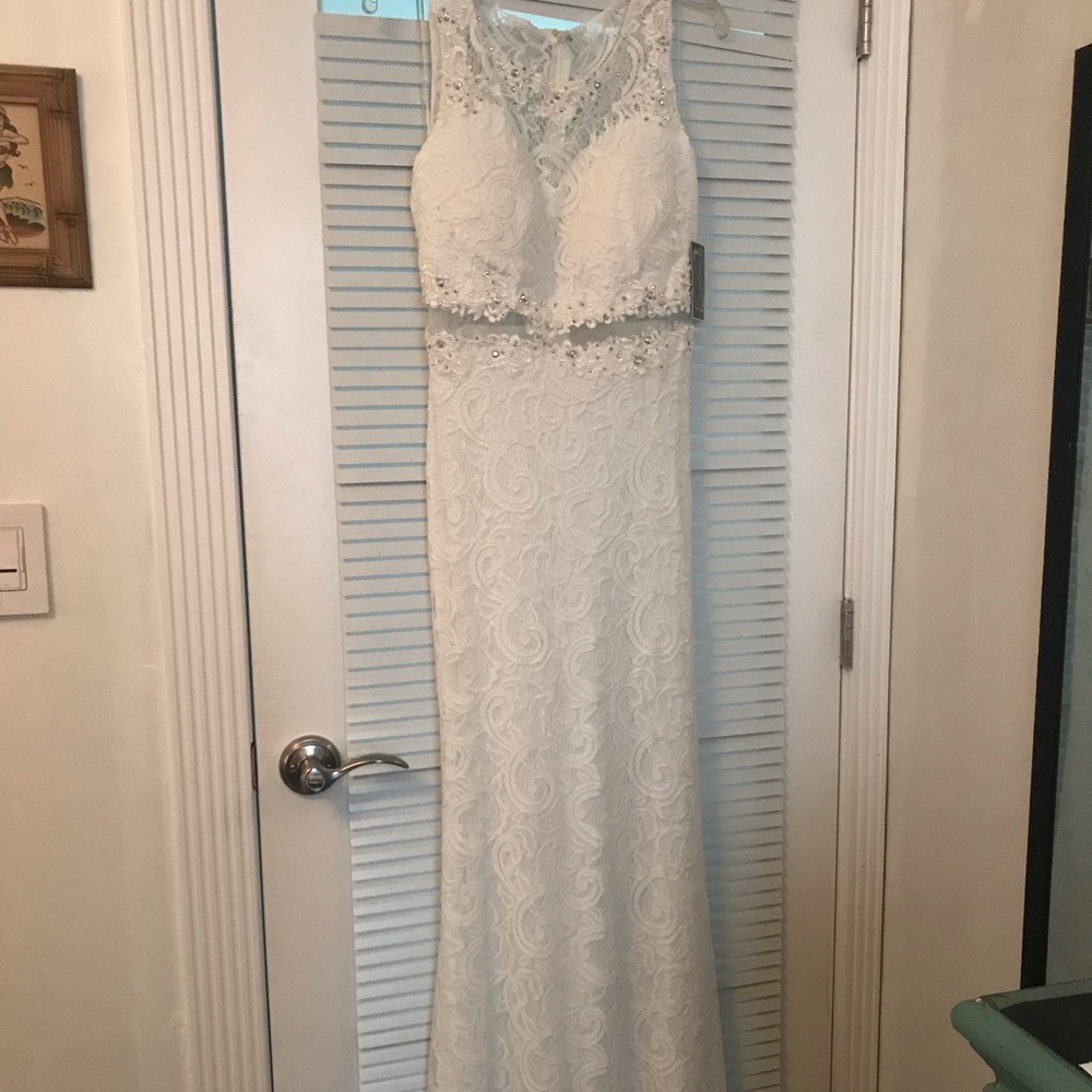 Brand new wedding dress! Coya Collection